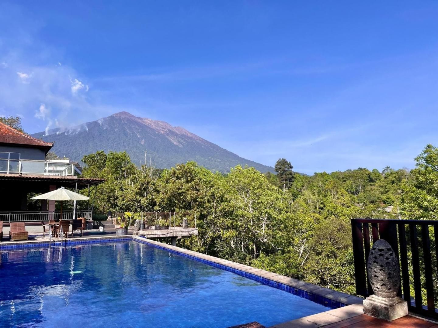 The pool at Puri Karang facing Mount Agung